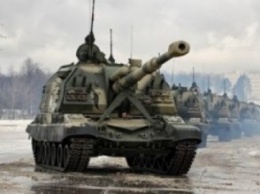 Четыре САУ «Акация» репетируют наступление боевиков на промзону Авдеевки
