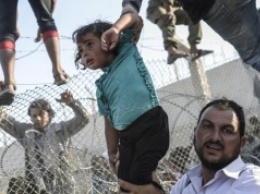 Британские СМИ: Турция расстреливает беженцев на границе с Сирией