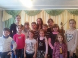 Феерическое выступление скрипачки Марины Бондас в музыкальной школе Авдеевки (ФОТО)