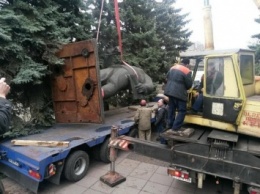 В Мариуполе демонтировали памятник Орджоникиндзе