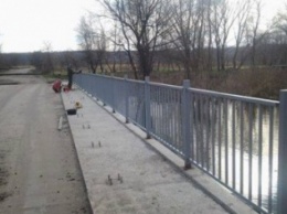 В Луганской области заканчивают ремонт моста через реку Айдар