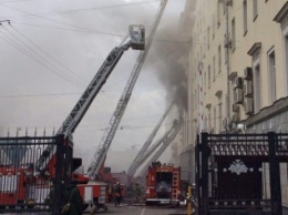 После локализации пожара в Минобороны РФ здание загорелось снова