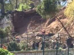 В стамбульском парке рухнула стена: один человек погиб