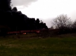 В террористической "ЛНР" потушили масштабный пожар: сгорели цистерны с контрабандным топливом и вагоны с углем для РФ