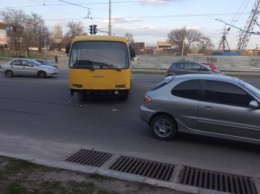 В Запорожье произошло ДТП: маршрутка столкнулась с легковушкой (ФОТО)