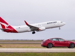 Сумасшедшие гонки: электромобиль Tesla vs Boeing 737