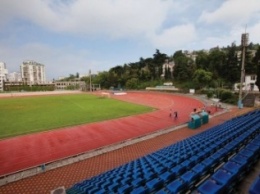 На беговых дорожках ялтинского «Авангарда» могут заниматься все желающие - директор стадиона