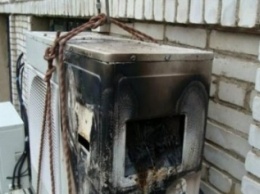 В Днепродзержинске в четырехэтажном доме загорелся кондиционер