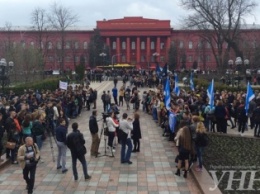 В парке Шевченко проходит акция протеста студентов