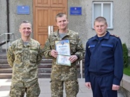Спасатели Николаевщины наградили Олега Котельникова, который спас тонущего мужчину у Аляудского моста