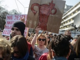 В Польше проходят акции протеста против полного запрета абортов