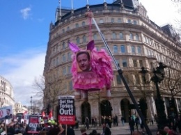 В Лондоне демонстранты требуют отставки Кэмерона