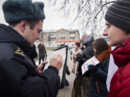 Российская полиция задержала трех участников пикета в поддержку Н.Савченко