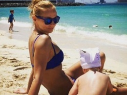 Татьяна Навка показала свое пляжное фото с дочерью