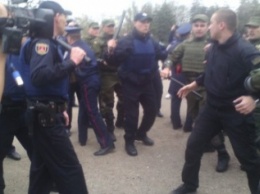 На Куликовом поле активисты «Правого сектора» схлестнулись с полицией (ФОТО, ВИДЕО)