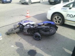 ДТП на Слобожанском проспекте: мотоцикл столкнулся с KIA, пострадал мужчина