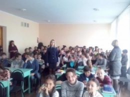 Полицейские Доброполья посетили школы с лекциями