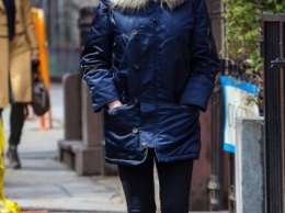 Роуз МакГоуэн на прогулке в Нью-Йорке