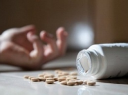 В Мариуполе молодой парень вспорол живот, а женщина наглоталась таблеток