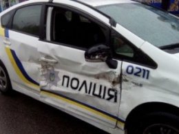 ДТП на ж/м Тополь: столкнулись полицейская Toyota и ВАЗ 2106 (ФОТО)