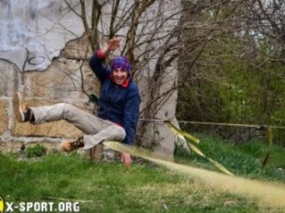 Искусство самоконтроля: Одесситы в парках по канатам прыгают (ФОТО)