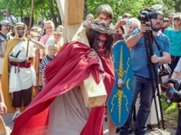 Накануне Пасхи в Одессе снова реконструируют распятие Христа