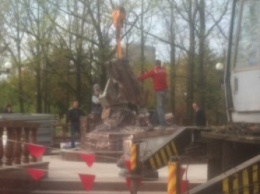 Интрига: что за памятник на четыре фигуры строят в Луганске? (ФОТО)