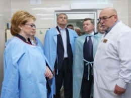 Аксенов и Министр здравоохранения РФ посетили городскую больницу в Ливадии (ФОТО)