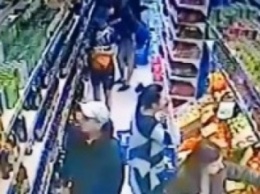 Разбойное ограбление в Днепропетровске: фанаты "Металлиста" устроили дебош в супермаркете