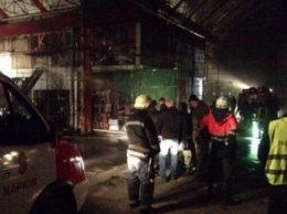 В Харькове неисправная проводка привела к сильному пожару на рынке "Барабашово". Появились кадры с места ЧП