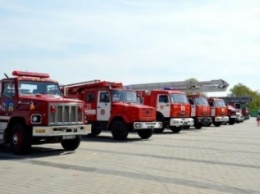 В Днепропетровске состоялся парад пожарно-спасательной техники (ФОТО, ВИДЕО)
