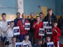 Красноармейские (покровские) самбисты привезли домой 10 медалей областного чемпионата