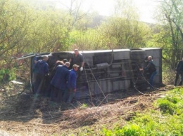 В Хмельницкой обл. рейсовый автобус вылетел в кювет, пострадали 17 человек