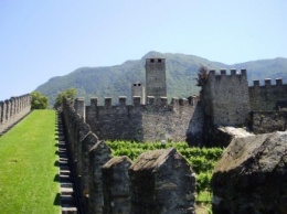 Замки Беллинцоны