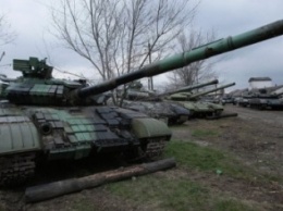 Под видом подготовки к параду боевики стягивают к Донецку танки и «Грады»