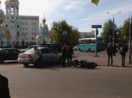 Мотоциклист, пьяный пешеход и разбитые авто: аварии в Харькове за три дня