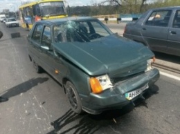 В Мариуполе на пост-мосту столкнулись две легковушки. Есть пострадавшие (ФОТО)