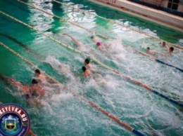 В Макеевке прошли студенческие соревнования по плаванию