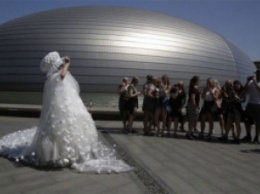 В Китае создали свадебное платье из тысячи яиц