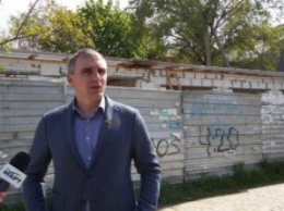 Сенкевич обещает заставить застройщика снести незаконные гаражи в центре Николаева