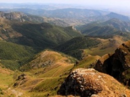 В Нагорном Карабахе возобновились бои с применением тяжелой артиллерии и танков