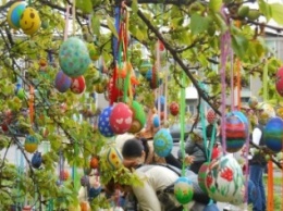 В Славянске установили рекорд Украины по количеству яиц на Пасхальном дереве