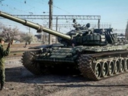 В Дебальцево прибыл эшелон с танками и "Градами" из России
