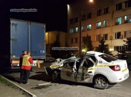 ДТП в Киеве: на Богатырской Renault Logan охранной фирмы уничтожился об грузовик - погиб водитель. ФОТО