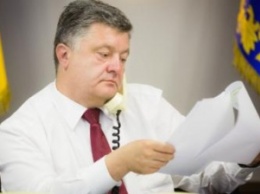 Украинцы призвали П.Порошенко инициировать проверку А.Яценюка детективами НАБУ