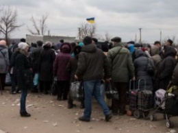 В Станице Луганской ажиотаж на открытии КПП: тысячи людей хотят пересечь линию разграничения