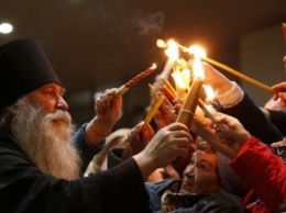 Благодатный огонь из Иерусалима уже прибыл в Украину