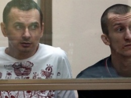 О.Сенцов и А.Кольченко заполнили документы для экстрадиции