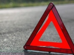 Легковушка влетела в бетонную лестницу во Львовской области, водитель погиб