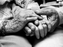 Ученые: Пожилые супруги способны «заражать» друг друга депрессией